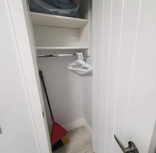 Cozy Guest Suite In Quiet Home With Private Entry