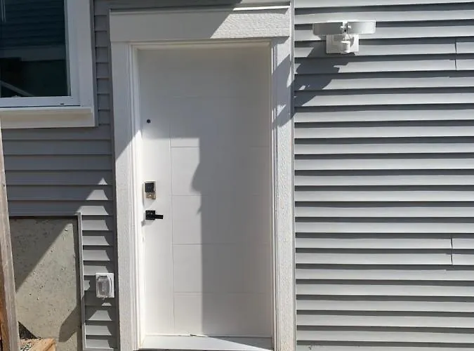 Entire 2Br Guest House In Quiet Area