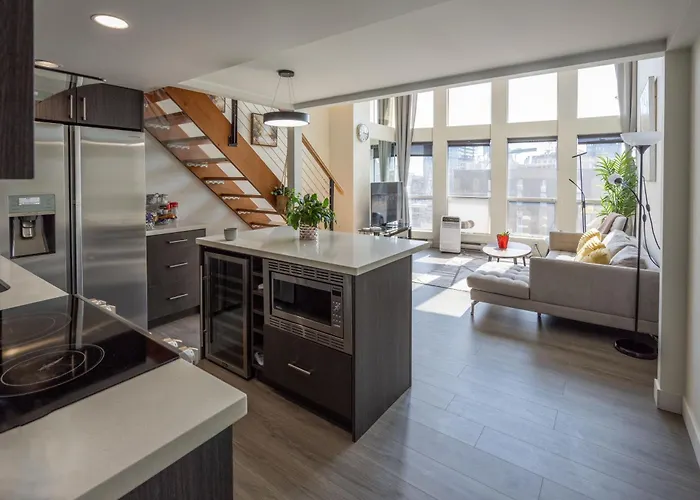 Modern Top-Floor 1-Bedroom Loft With Free Parking
