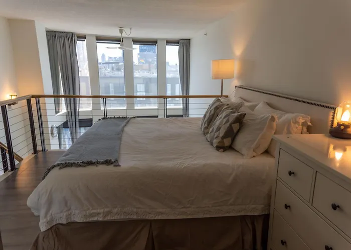 Modern Top-Floor 1-Bedroom Loft With Free Parking