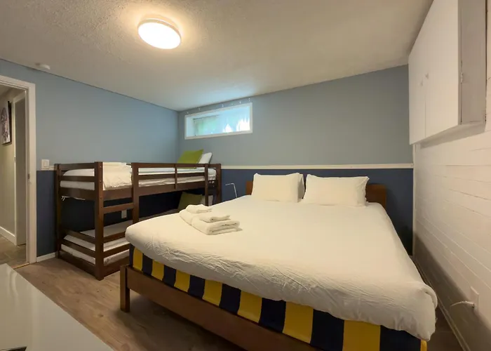 Waterfront Retreat, Beach Access, Group Friendly, Sleeps 14