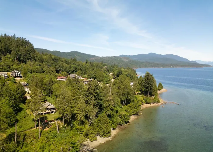 Waterfront Retreat, Beach Access, Group Friendly, Sleeps 14